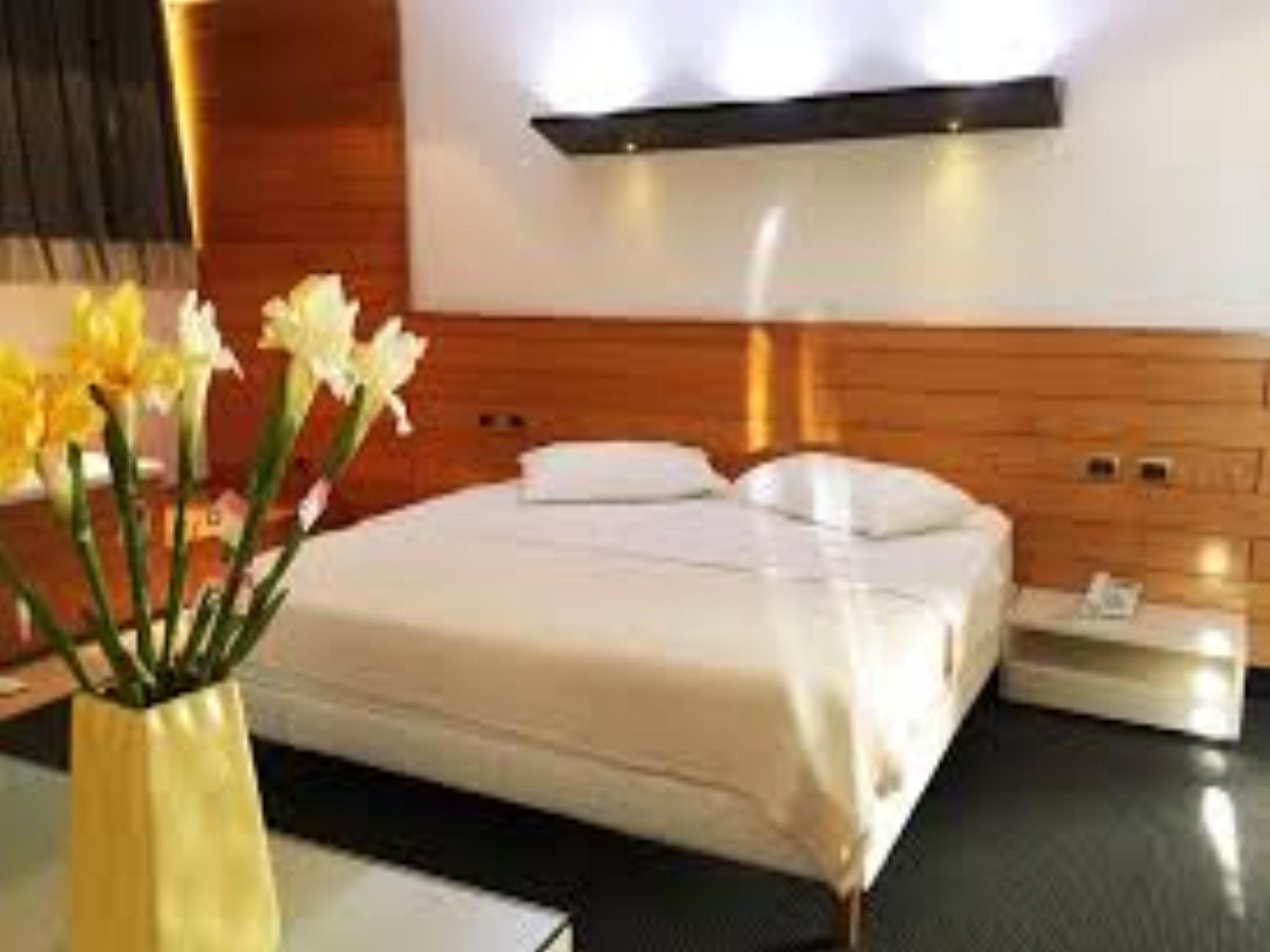 Hotel Bermon Tirana Kültér fotó