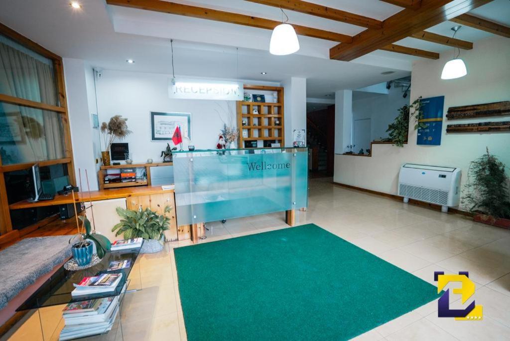 Hotel Bermon Tirana Kültér fotó
