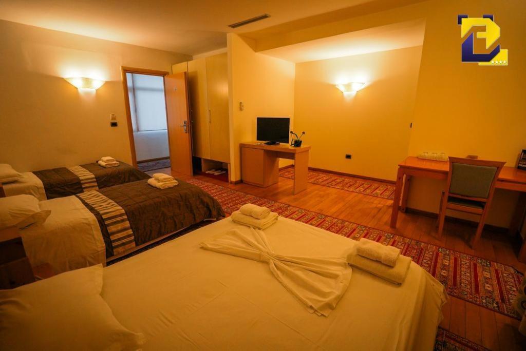 Hotel Bermon Tirana Kültér fotó