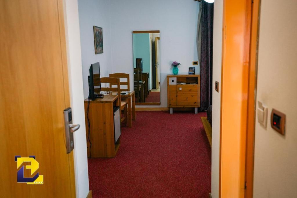 Hotel Bermon Tirana Kültér fotó