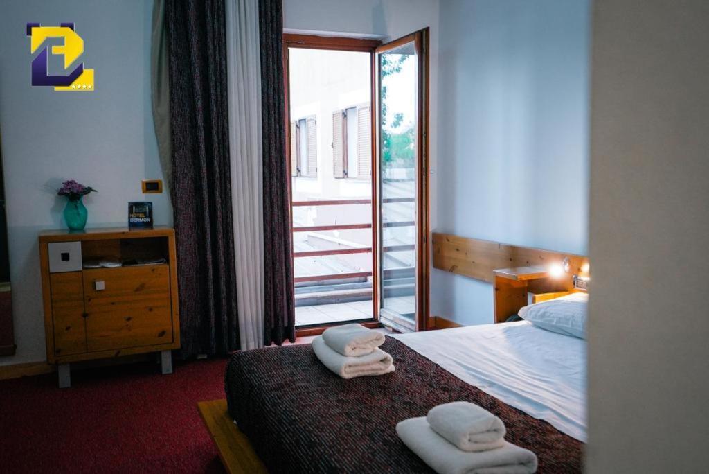 Hotel Bermon Tirana Kültér fotó