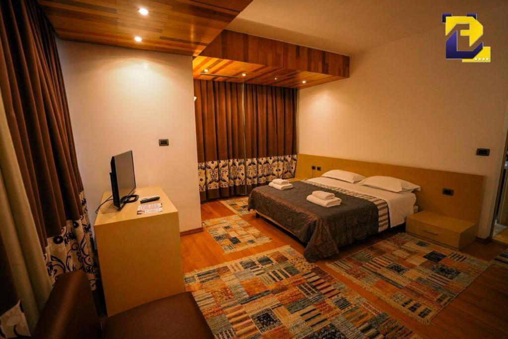 Hotel Bermon Tirana Kültér fotó