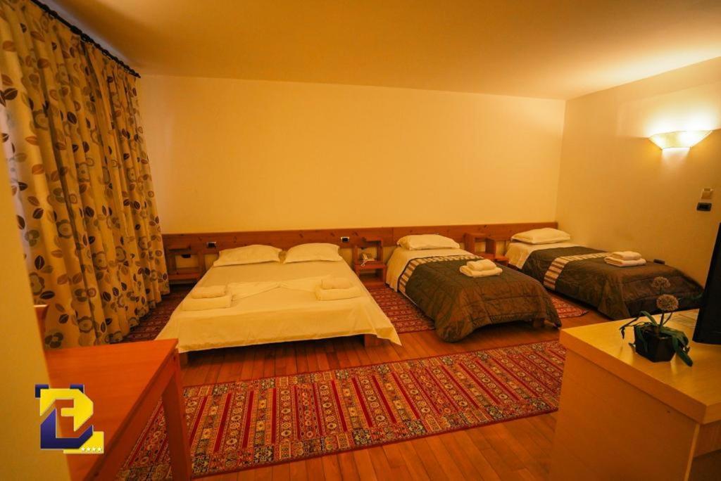 Hotel Bermon Tirana Kültér fotó