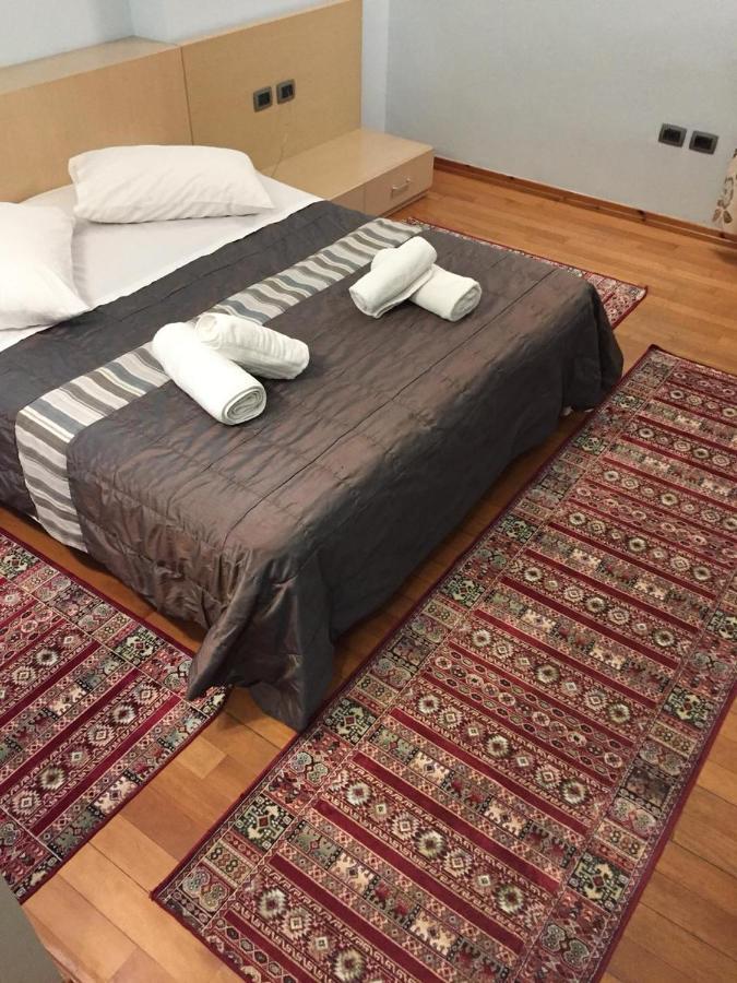 Hotel Bermon Tirana Kültér fotó