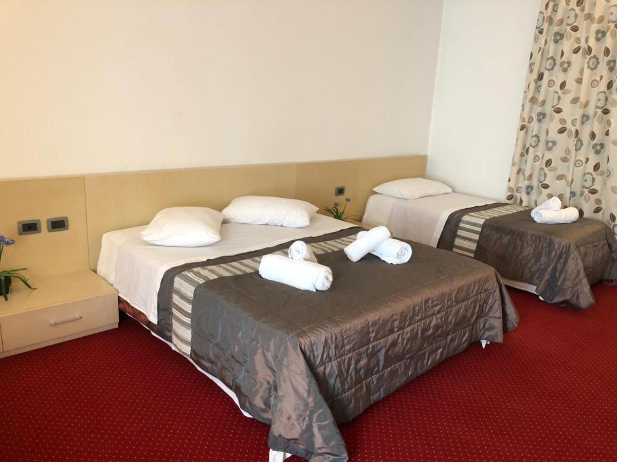 Hotel Bermon Tirana Kültér fotó