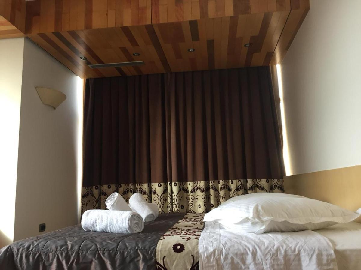 Hotel Bermon Tirana Kültér fotó