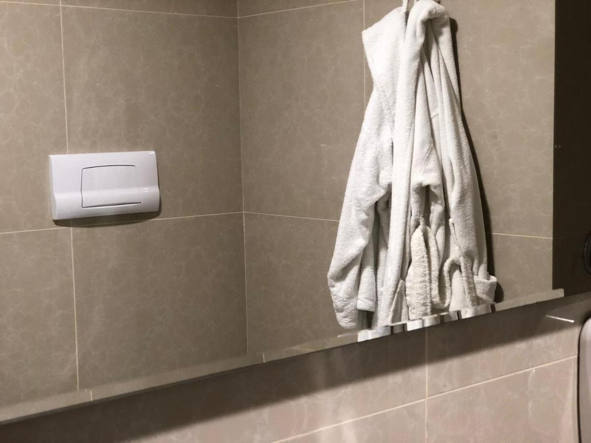 Hotel Bermon Tirana Kültér fotó